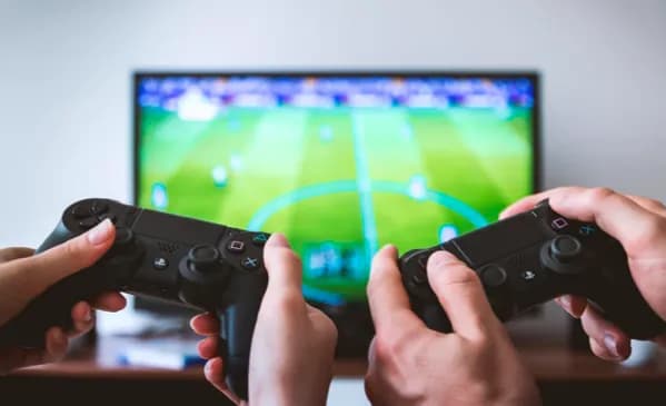 Którą platformę do gier wybrać? Porównanie PlayStation, Xbox i PC!
